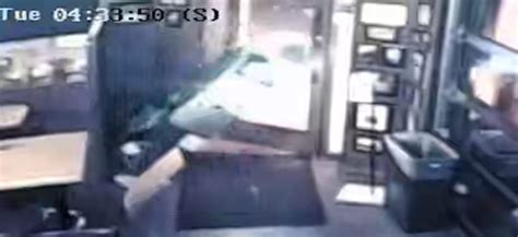 Caught on camera: Thieves use rope to pull ATM out of bar